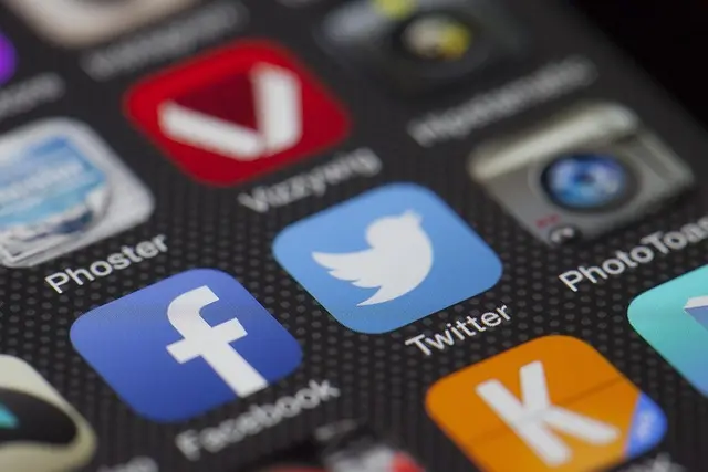 Comment les algorithmes des réseaux sociaux façonnent votre audience
