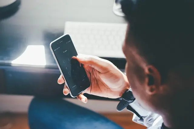 Comment l'évolution des réseaux sociaux modifie la communication