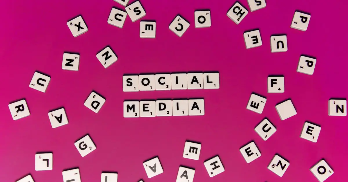 Comment les médias sociaux redéfinissent notre communication
