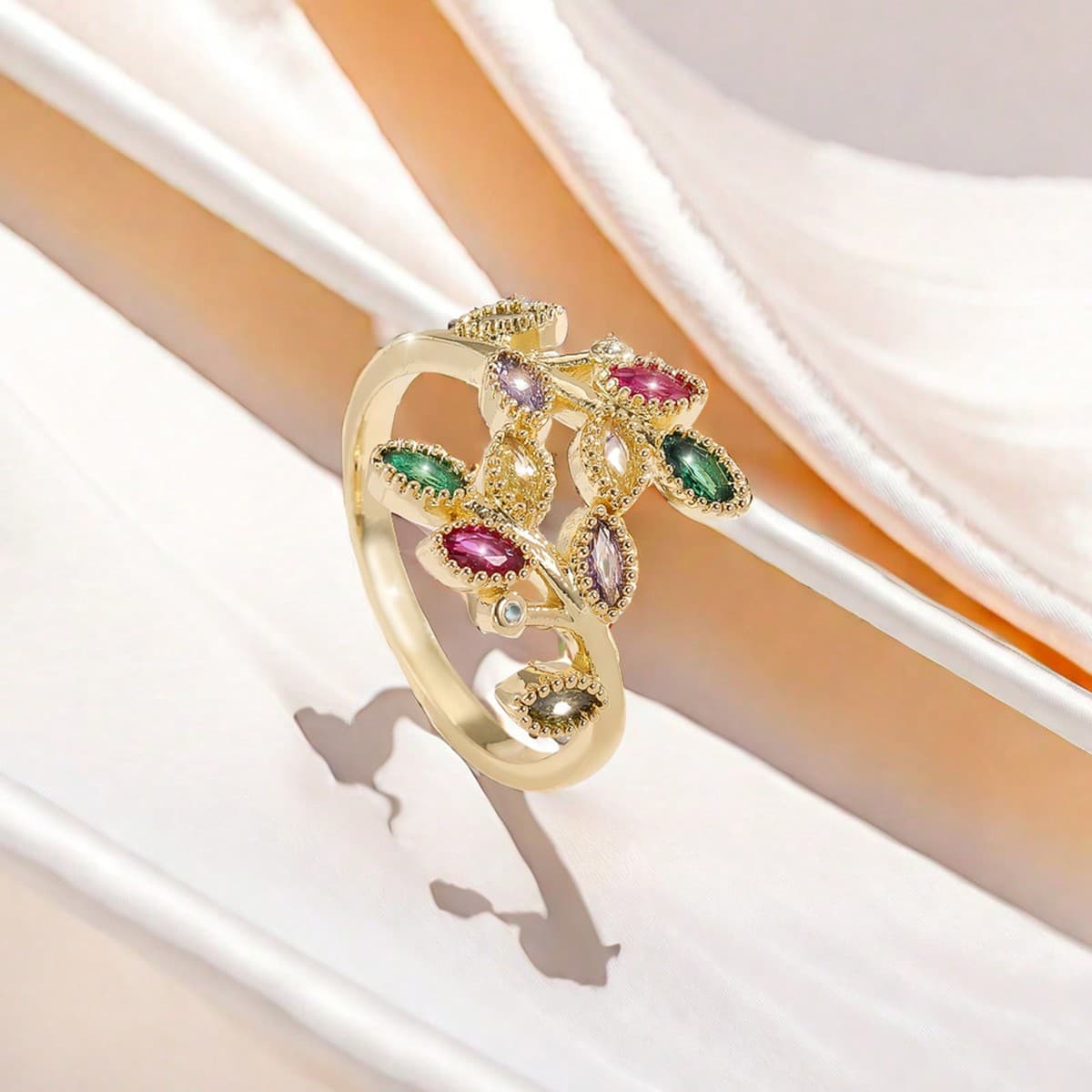 Un bijou de bague sélectionné exclusivement en tant que tendance, populaire auprès des influenceurs européens et américains, style toutes